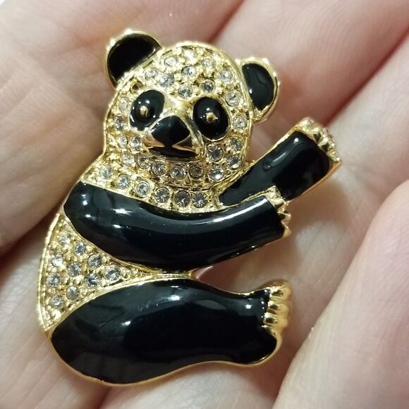 Panda pin goldtone and black one and a half inches - Picture 10 of 10